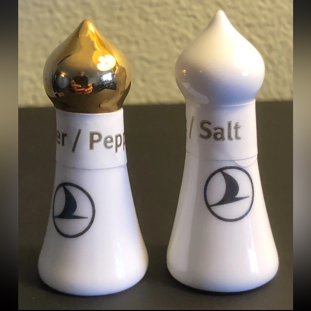 Salt & Pepper Ceramic Shaker Set Turkish AIrlines Business Class Sealed.